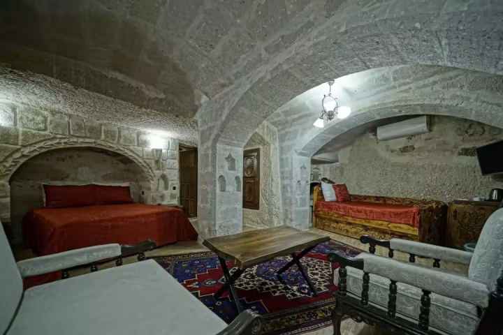 Holiday Cave Hotel