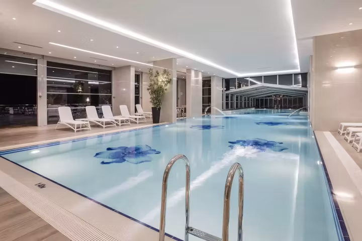 Charisma De Luxe Hotel