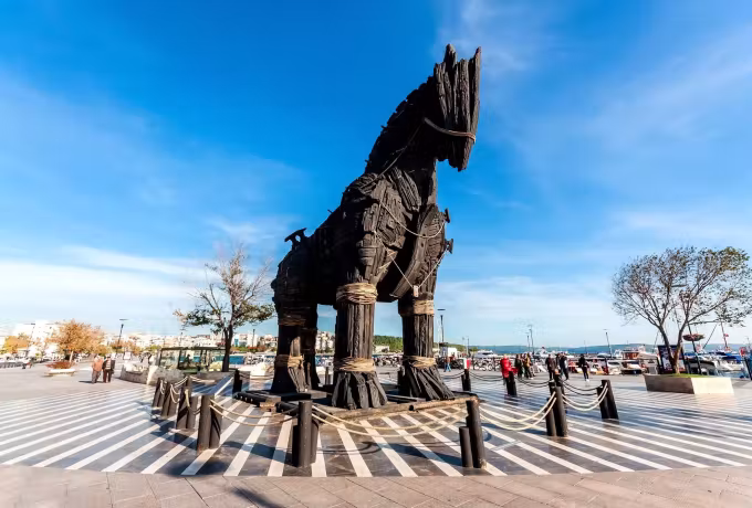 Life-size figure of the horse standing on the Canakkale promenade beneath clear sky